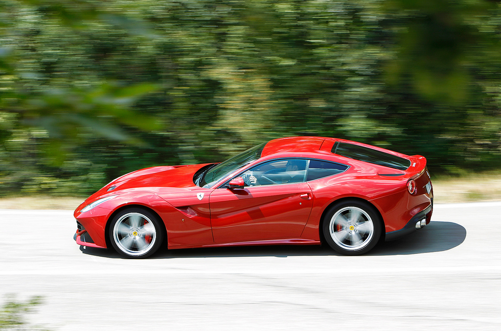 2013-Ferrari-F12berlinetta-New-Photos-11.jpg