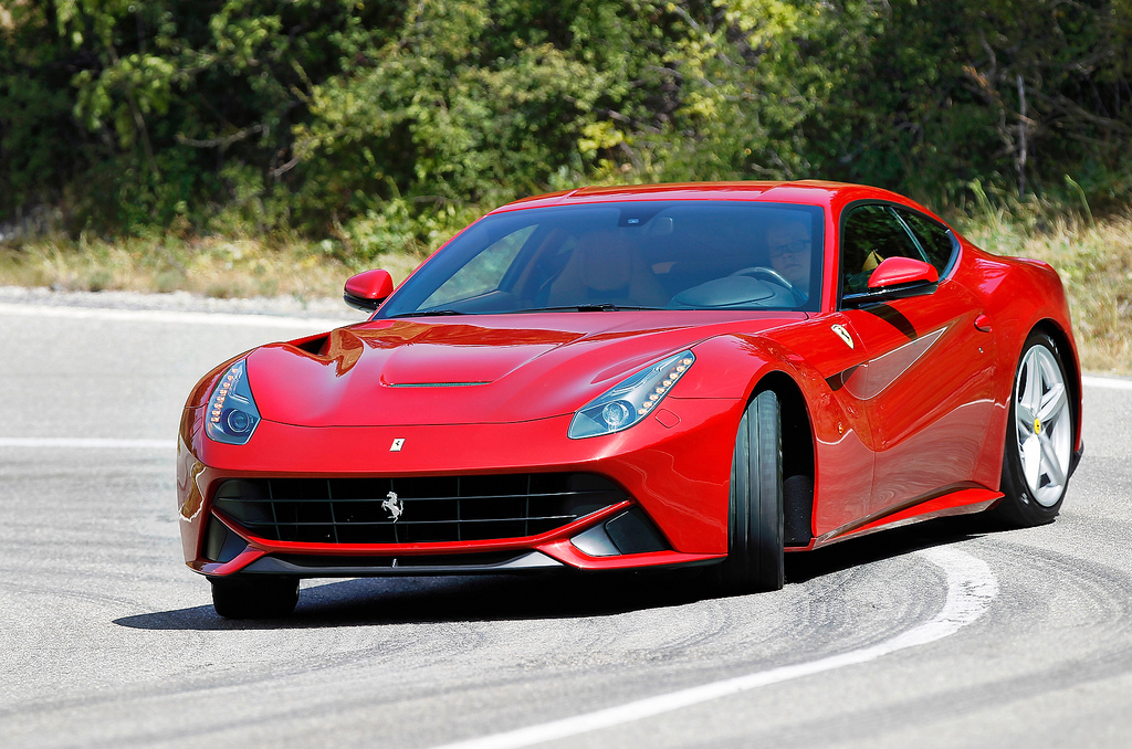 2013-Ferrari-F12berlinetta-New-Photos-16.jpg