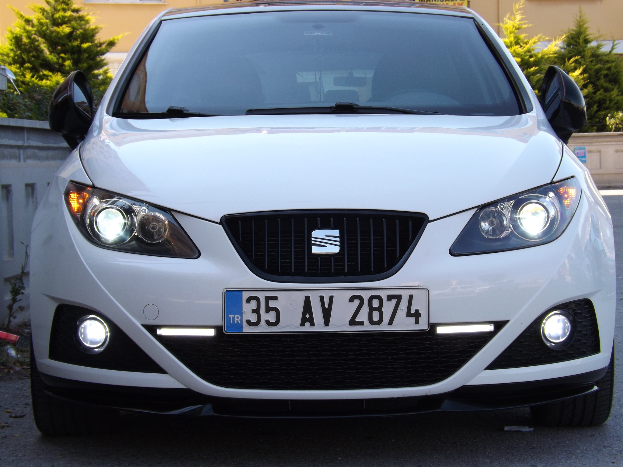 Фары фары лизогуб speed. Сеат Ибица фары. Seat Ibiza j6 фары Рестайлинг. Линзы Seat Ibiza. Seat Ibiza 2013 1,2 AMT купе адаптивные фары.