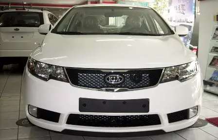 kia-forte-white-2.jpg
