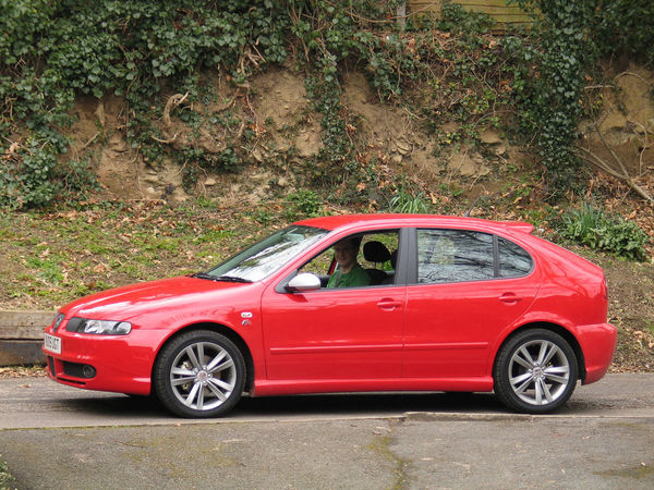 seat_leon_sport_fr_1_9_tdi_150_cv_4_img_22705.jpg