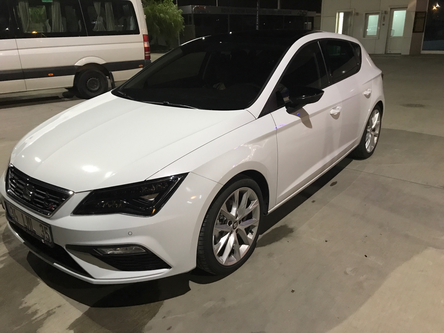 b90fc7e5fb376d9993fd65e9fdadfb48.jpg