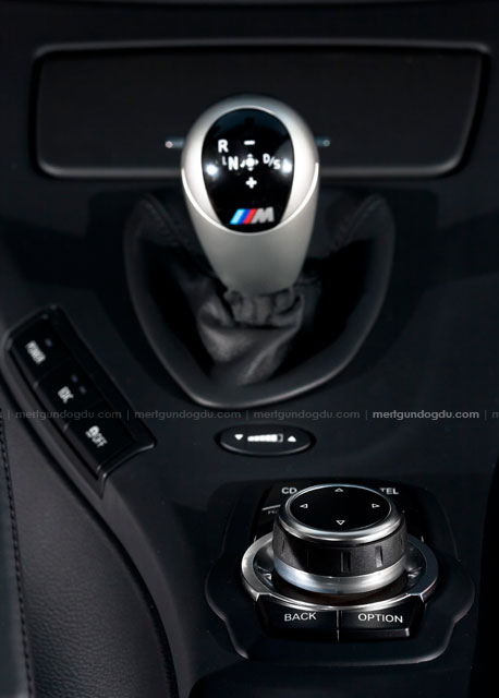 bmw-2012-m3-e92-interior-detail5.jpg