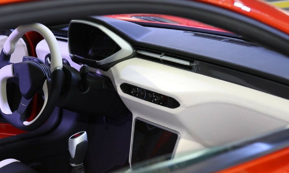 saleen-17-sene-sonra-s1-ile-yeniden-dogdu-kokpit.jpg