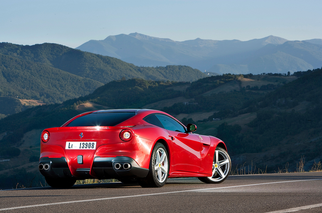 2013-Ferrari-F12berlinetta-New-Photos-9.jpg